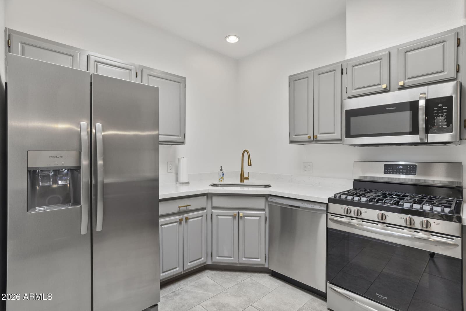 3221 N 37TH Street 18, Phoenix, AZ 85018 — photo 5 of 27