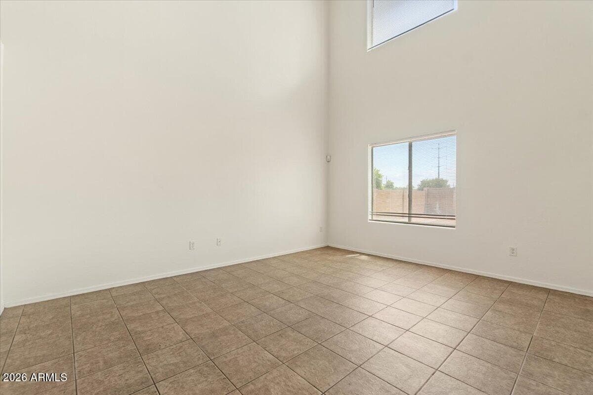 6007 W Jones Avenue, Phoenix, AZ 85043 — photo 8 of 37