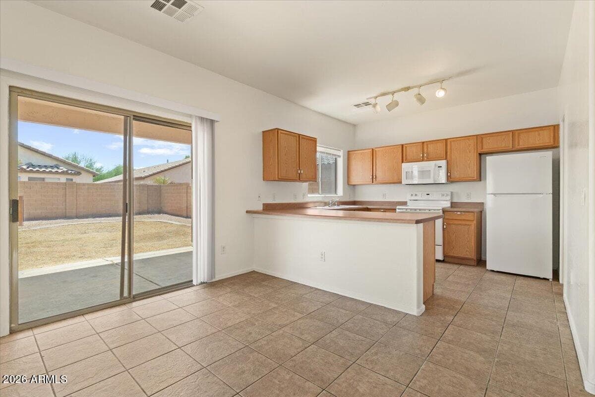 6007 W Jones Avenue, Phoenix, AZ 85043 — photo 11 of 37