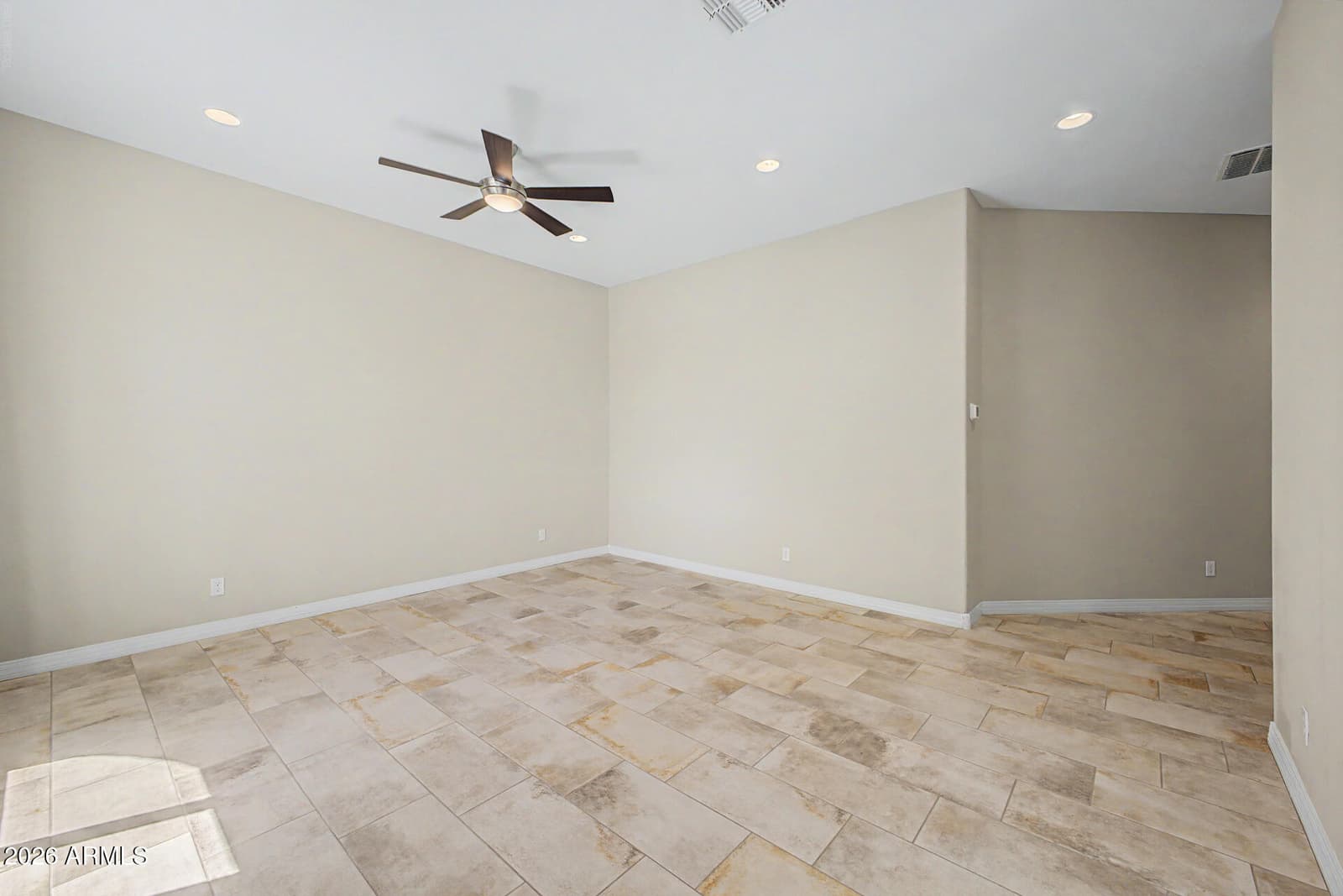 8428 S 16TH Drive, Phoenix, AZ 85041 — photo 6 of 40