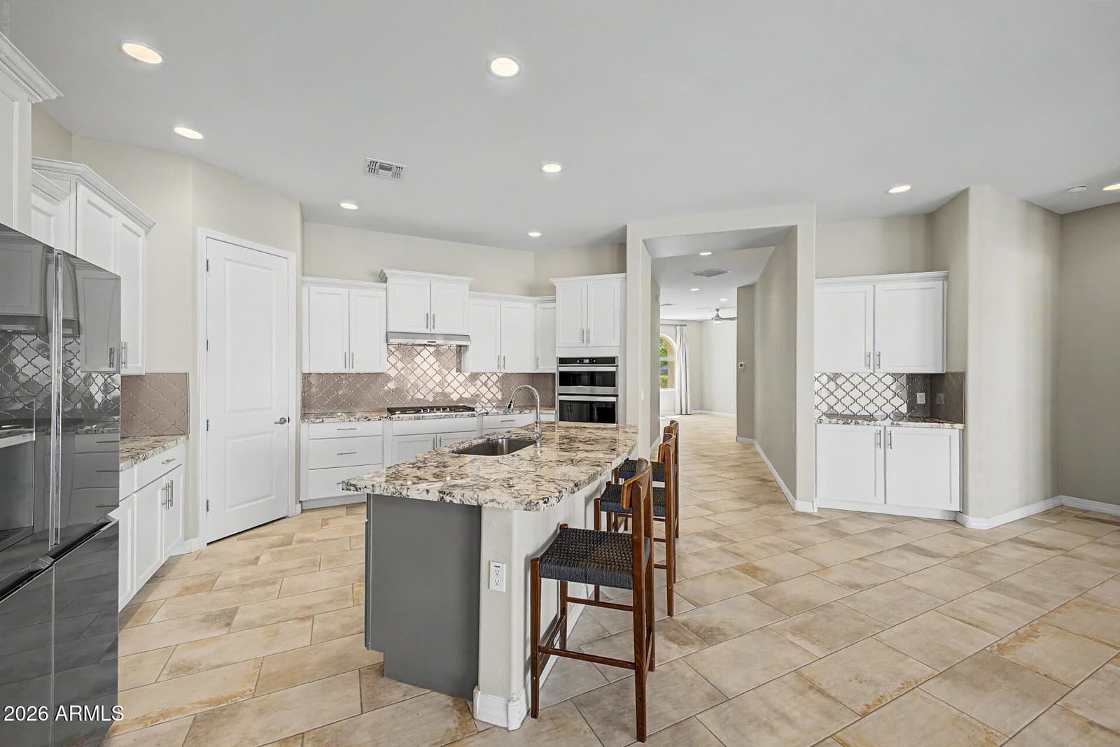 8428 S 16TH Drive, Phoenix, AZ 85041 — photo 12 of 40