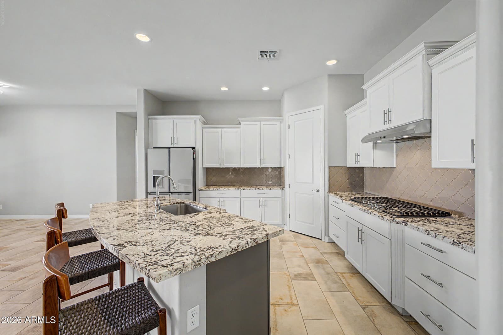 8428 S 16TH Drive, Phoenix, AZ 85041 — photo 13 of 40