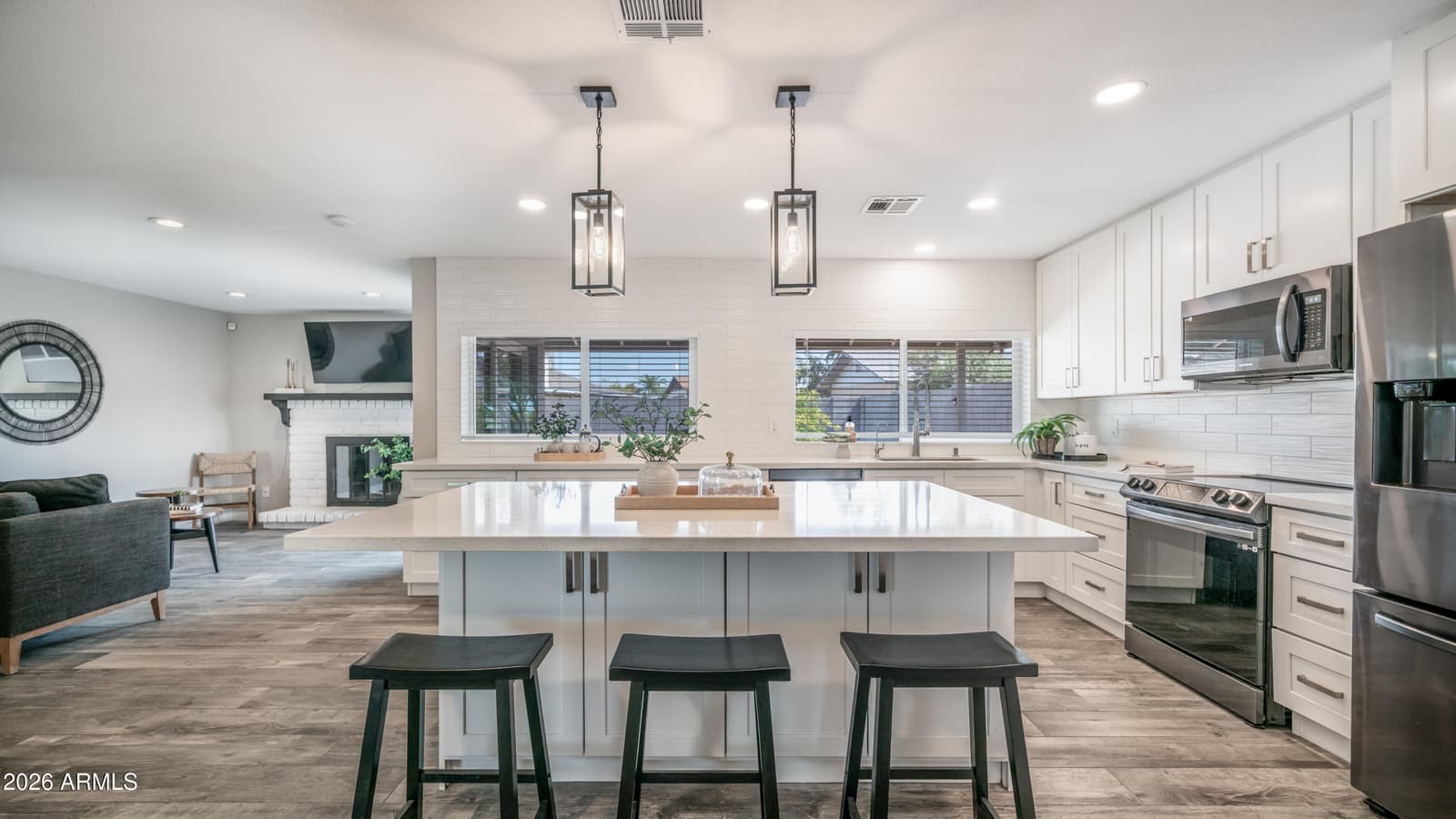940 E HARMONY Avenue, Mesa, AZ 85204 — photo 4 of 42