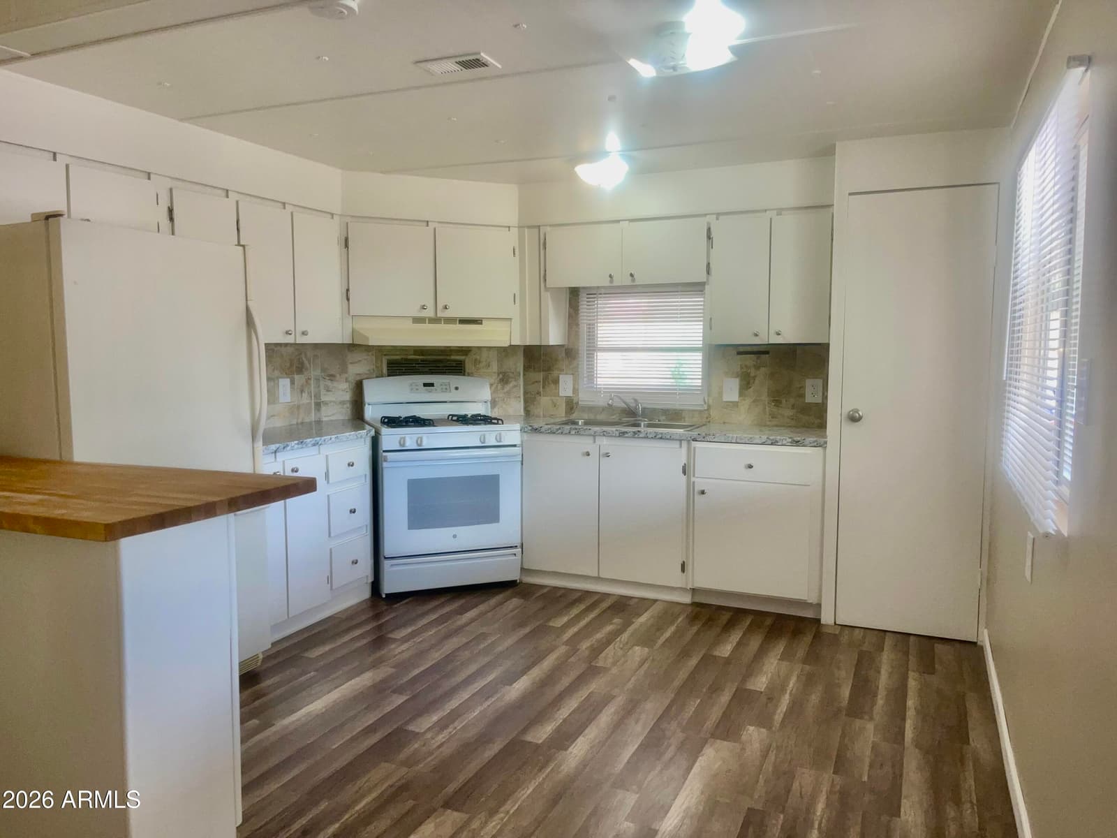 34270 S Bertha Street, Black Canyon City, AZ 85324 — photo 4 of 41