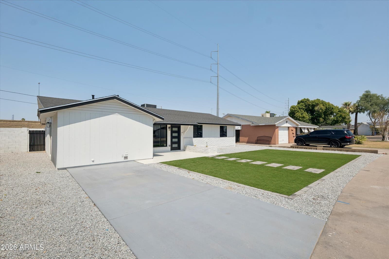 12240 N 26TH Drive, Phoenix, AZ 85029 — photo 3 of 36