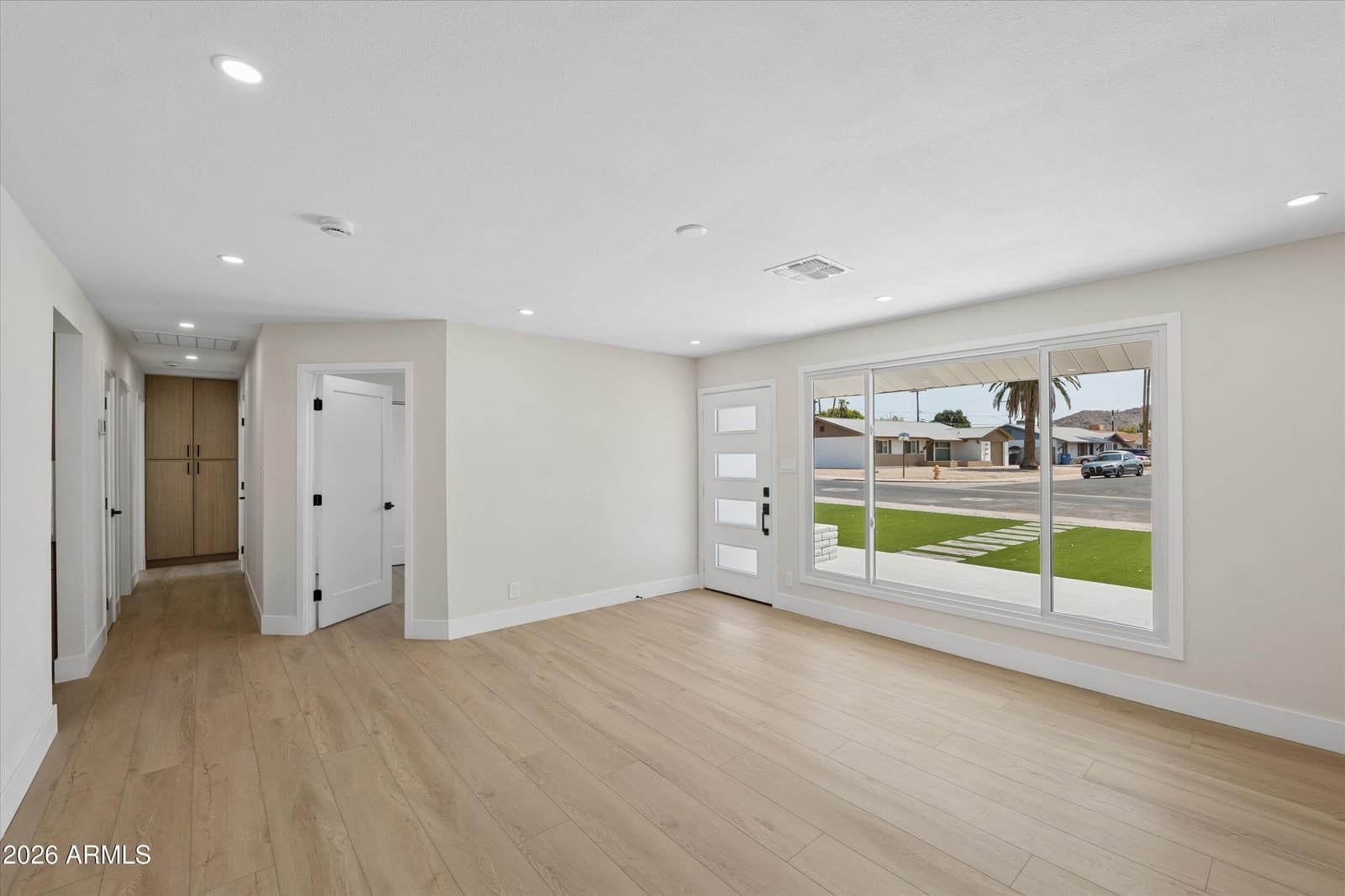 12240 N 26TH Drive, Phoenix, AZ 85029 — photo 6 of 36