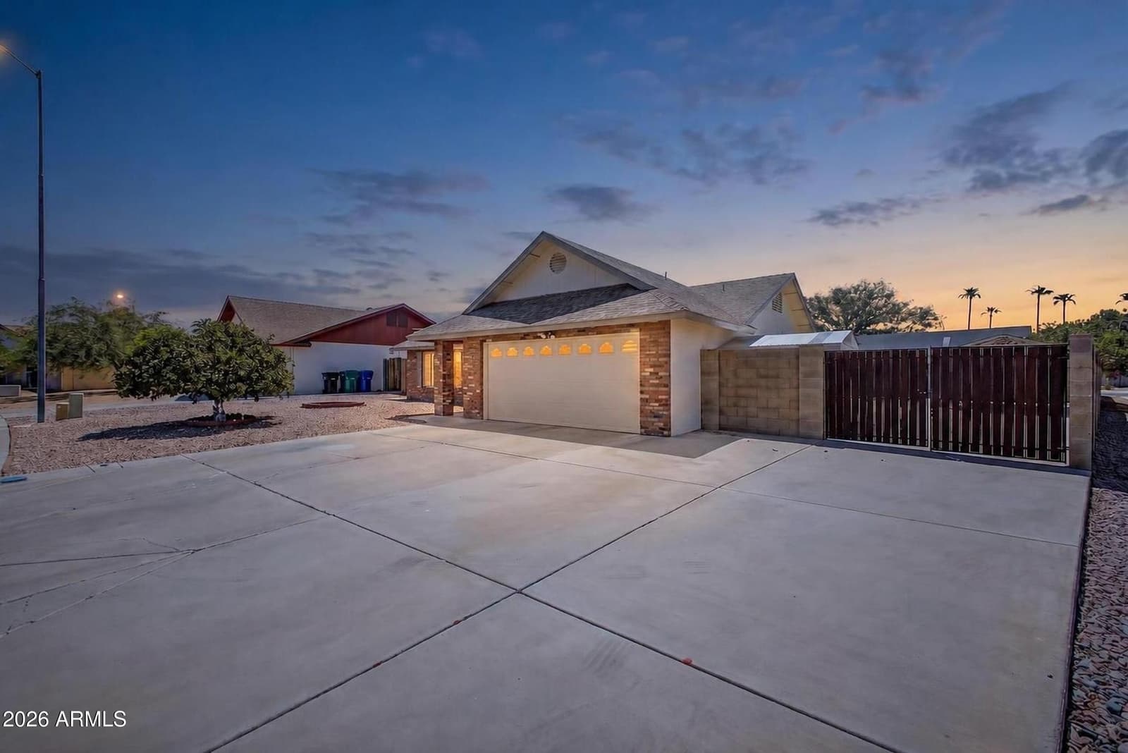 665 S WINDSOR, Mesa, AZ 85204 — photo 1 of 24
