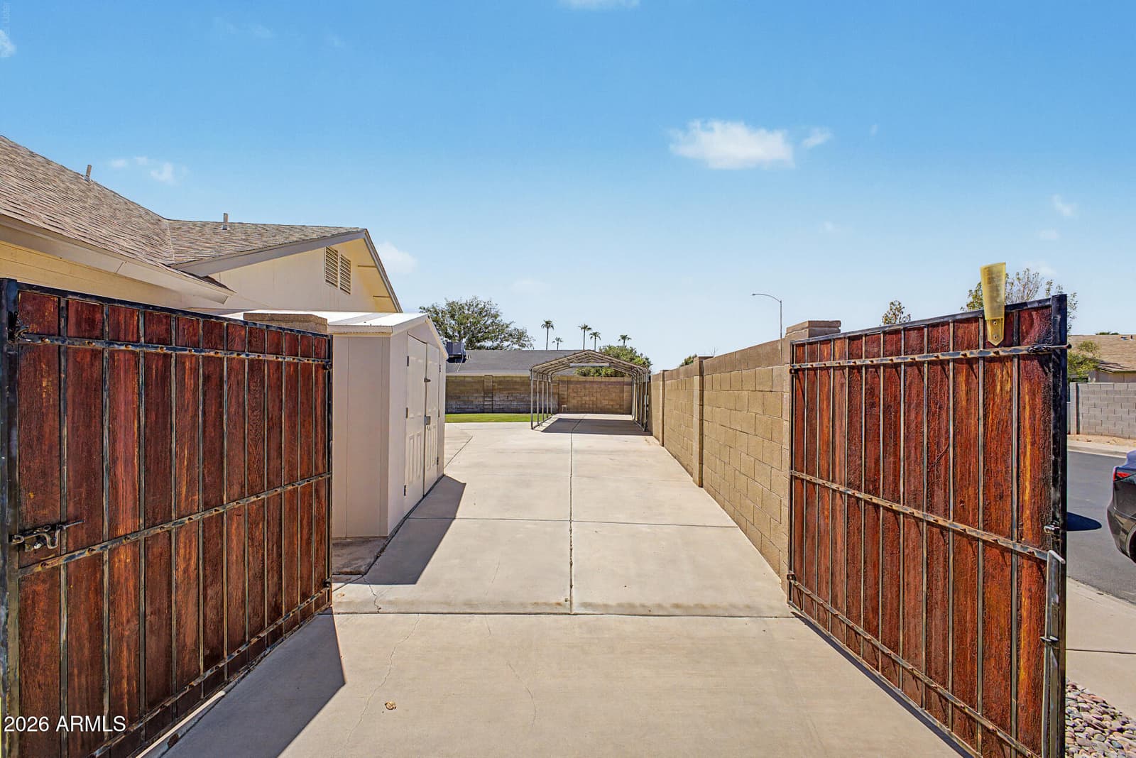 665 S WINDSOR, Mesa, AZ 85204 — photo 2 of 24