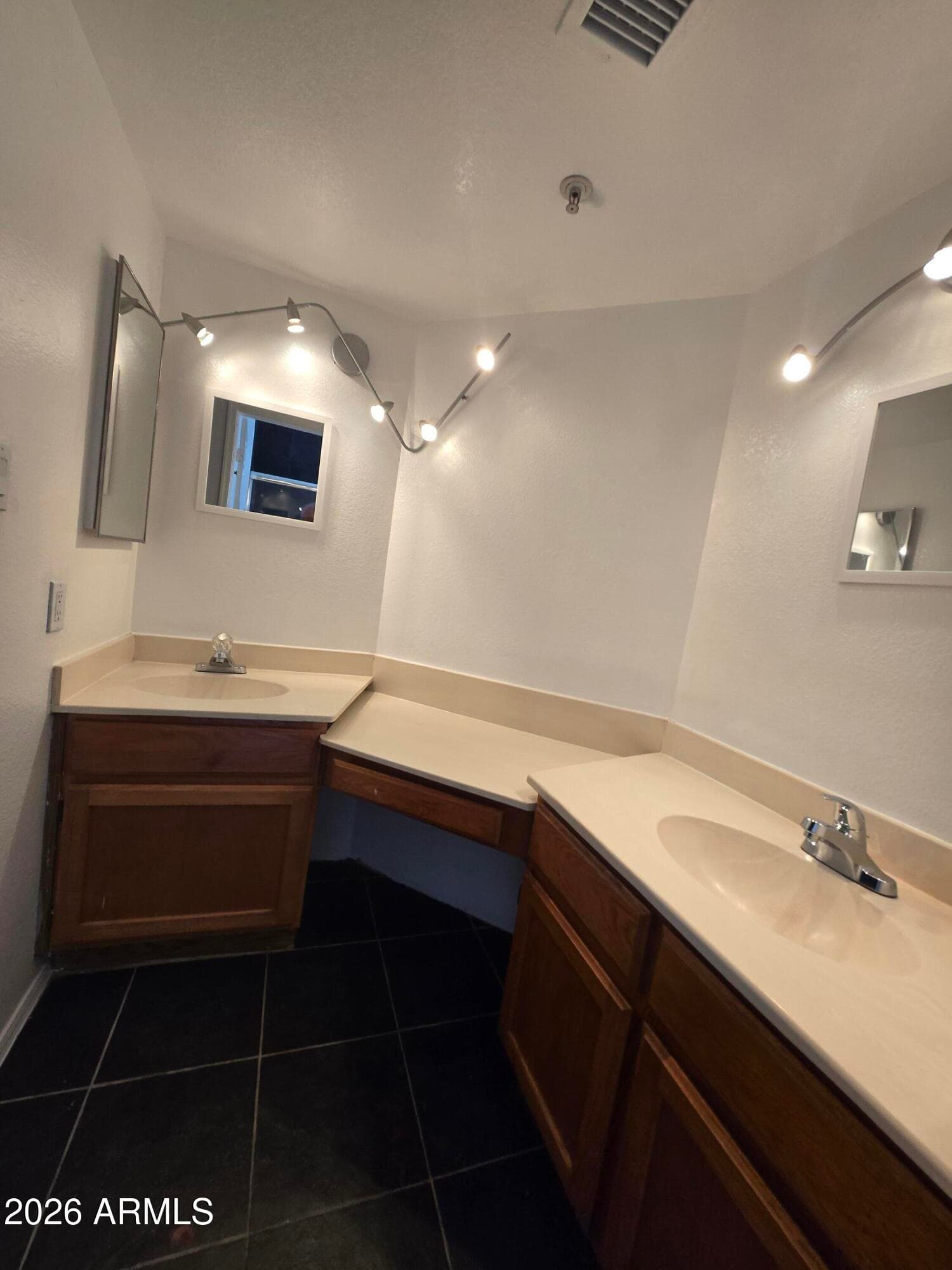6945 E COCHISE Road 142, Paradise Valley, AZ 85253 — photo 18 of 20