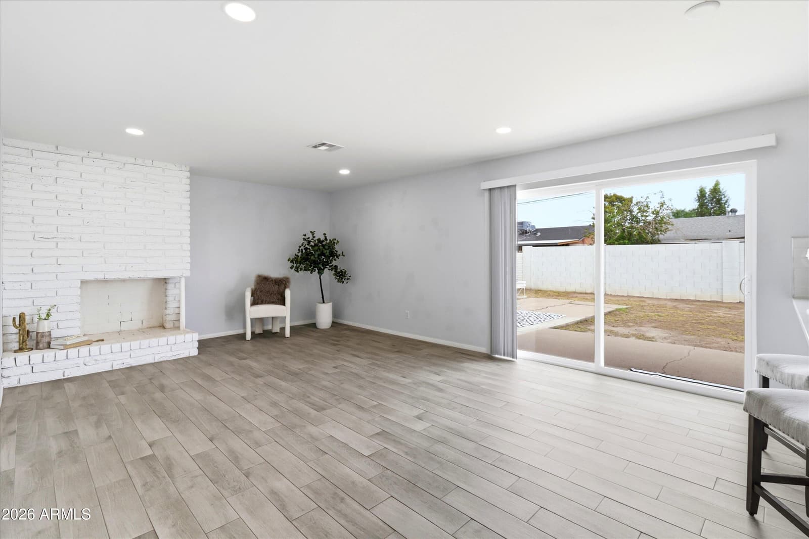 2 W FAIRMONT Drive, Tempe, AZ 85282 — photo 5 of 21