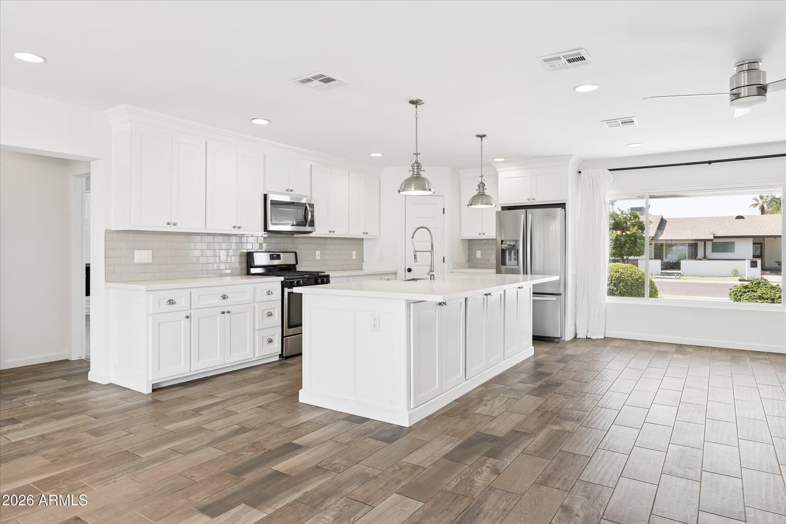4622 E VIRGINIA Avenue, Phoenix, AZ 85008 — photo 8 of 26