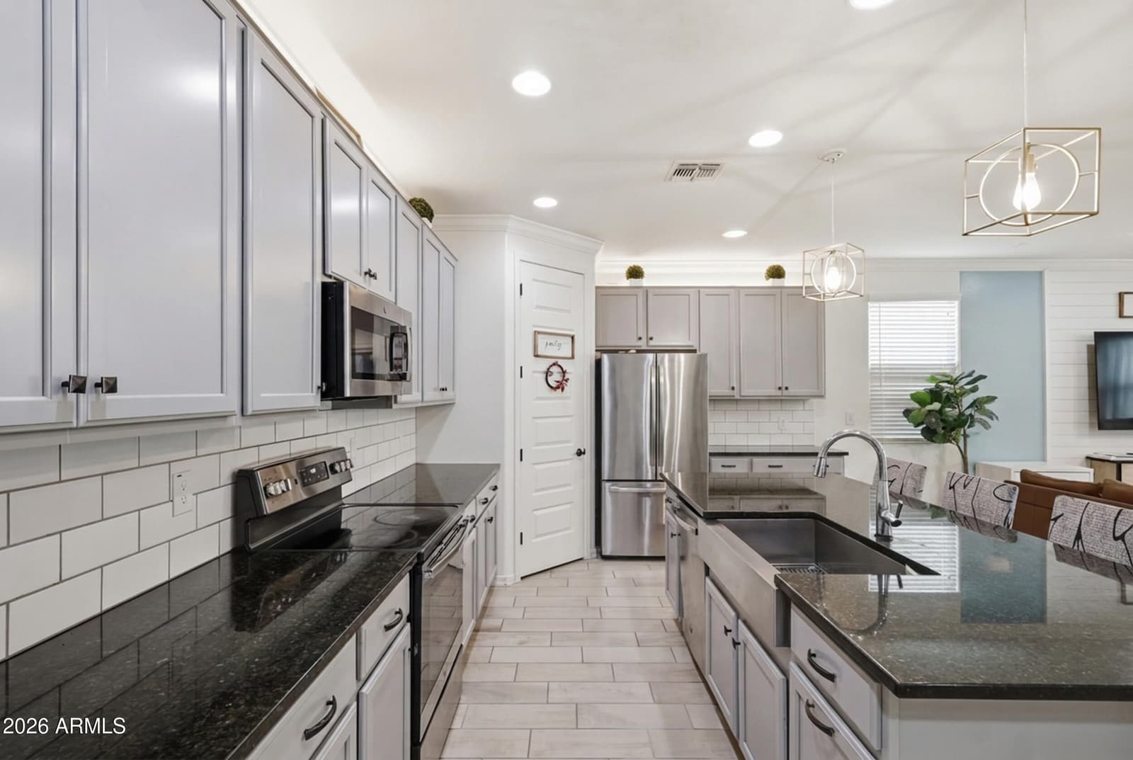 3340 W CARTER Road, Phoenix, AZ 85041 — photo 8 of 47