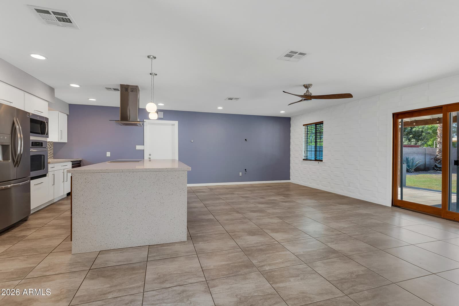817 W OREGON Avenue, Phoenix, AZ 85013 — photo 5 of 26