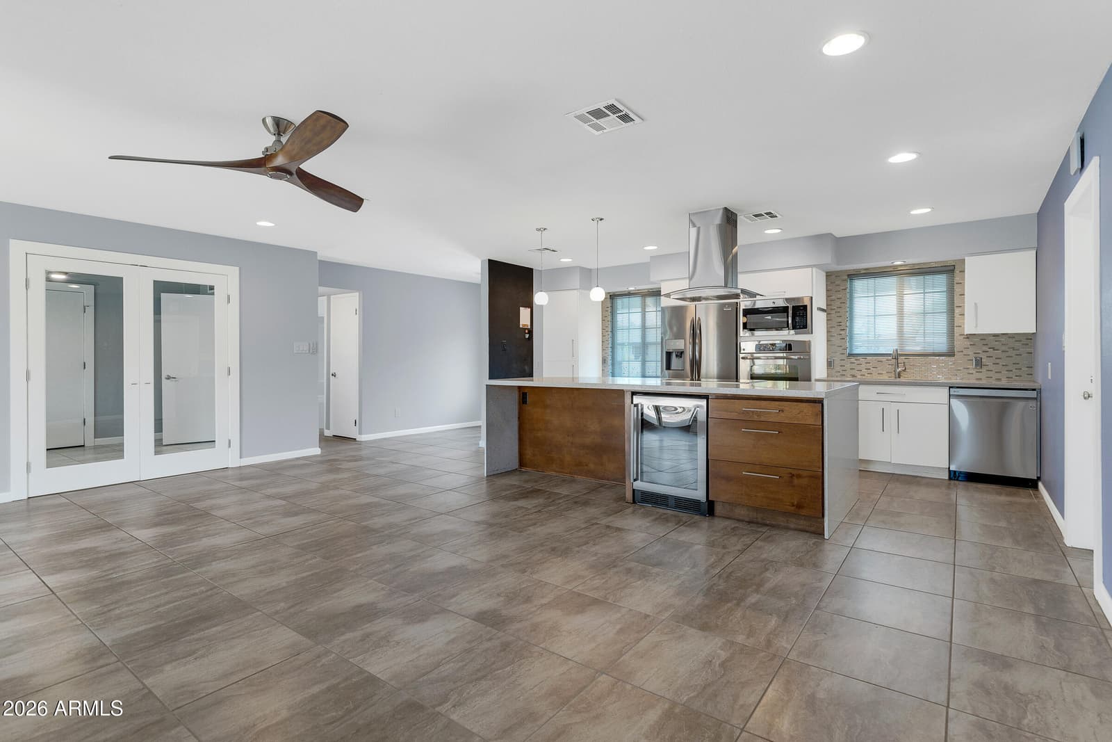 817 W OREGON Avenue, Phoenix, AZ 85013 — photo 7 of 26