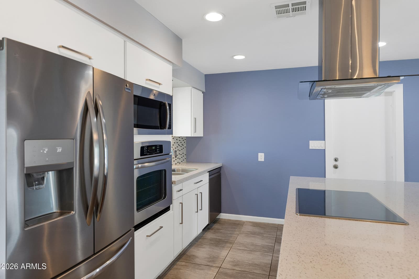 817 W OREGON Avenue, Phoenix, AZ 85013 — photo 10 of 26