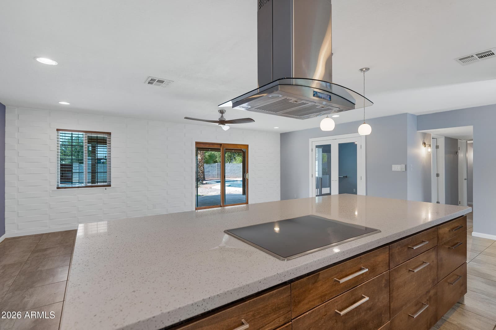 817 W OREGON Avenue, Phoenix, AZ 85013 — photo 11 of 26