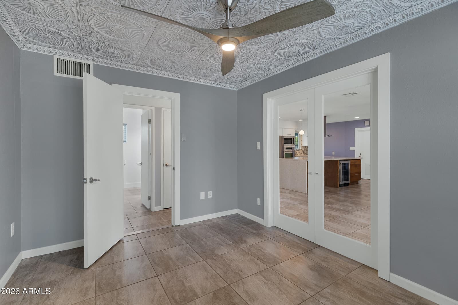 817 W OREGON Avenue, Phoenix, AZ 85013 — photo 15 of 26