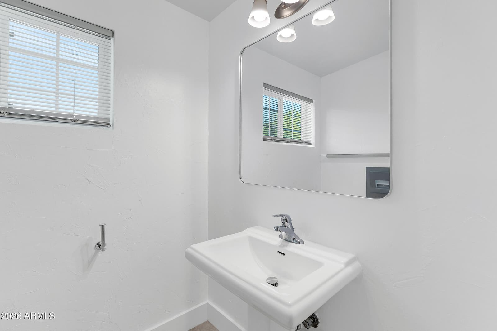 817 W OREGON Avenue, Phoenix, AZ 85013 — photo 18 of 26