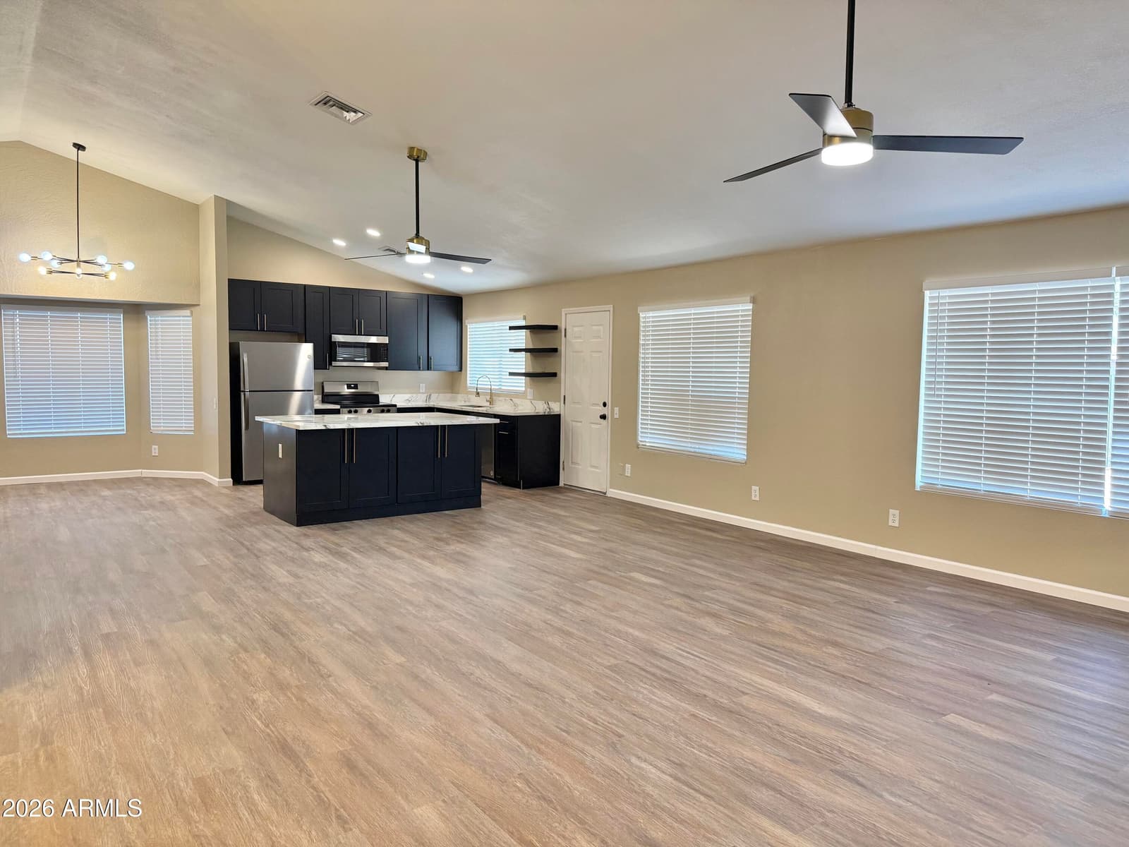 7925 W DREYFUS Drive, Peoria, AZ 85381 — photo 5 of 18