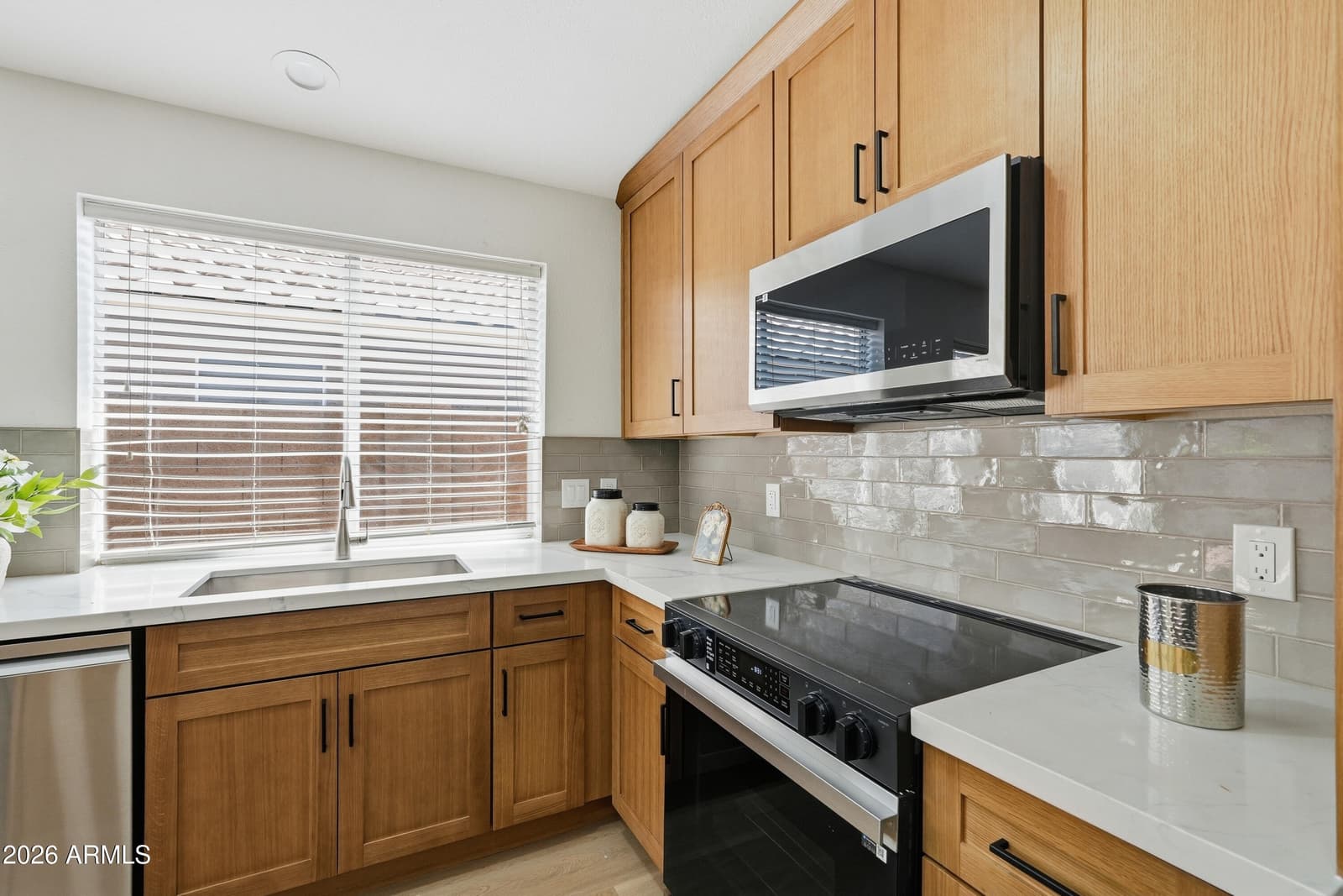 8922 W LOCKLAND Court, Peoria, AZ 85382 — photo 11 of 40