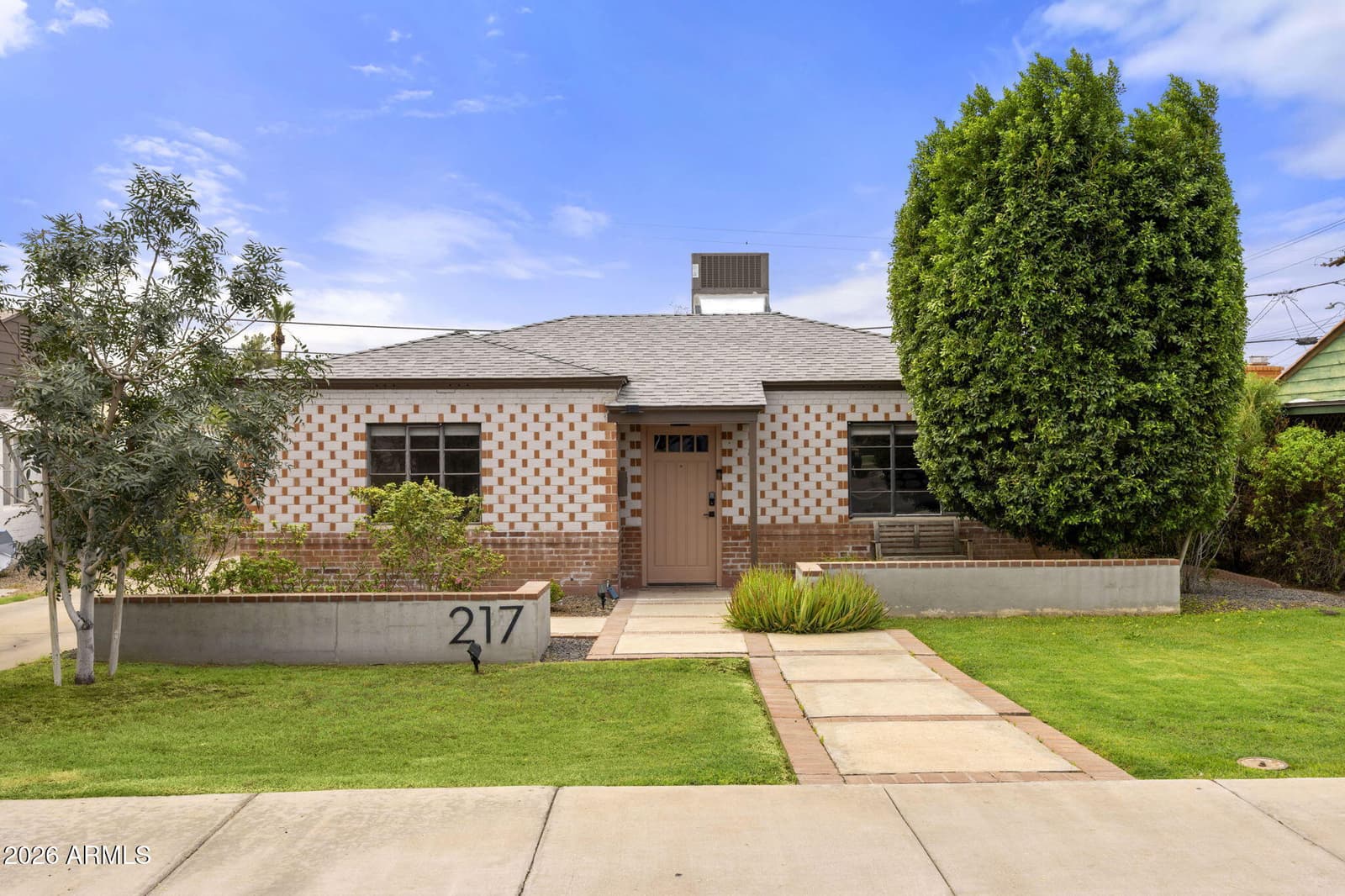 217 W Campbell Avenue, Phoenix, AZ 85013 — photo 1 of 21