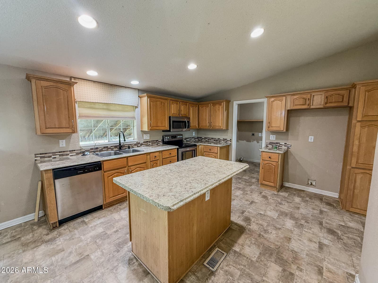 9667 E SPIRITS Path, Sierra Vista, AZ 85650 — photo 11 of 41
