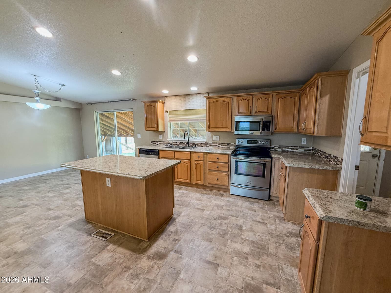 9667 E SPIRITS Path, Sierra Vista, AZ 85650 — photo 12 of 41