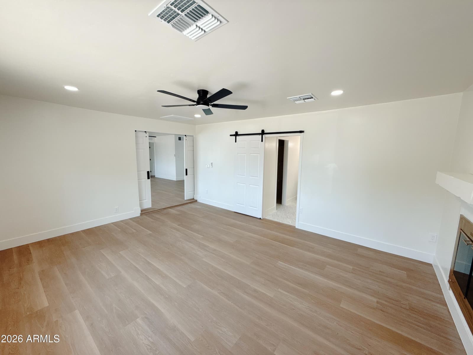 4424 W FLOWER Street, Phoenix, AZ 85031 — photo 8 of 35