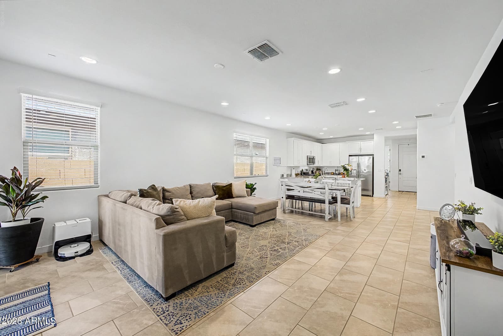 2516 W Hidalgo Avenue, Phoenix, AZ 85041 — photo 6 of 28