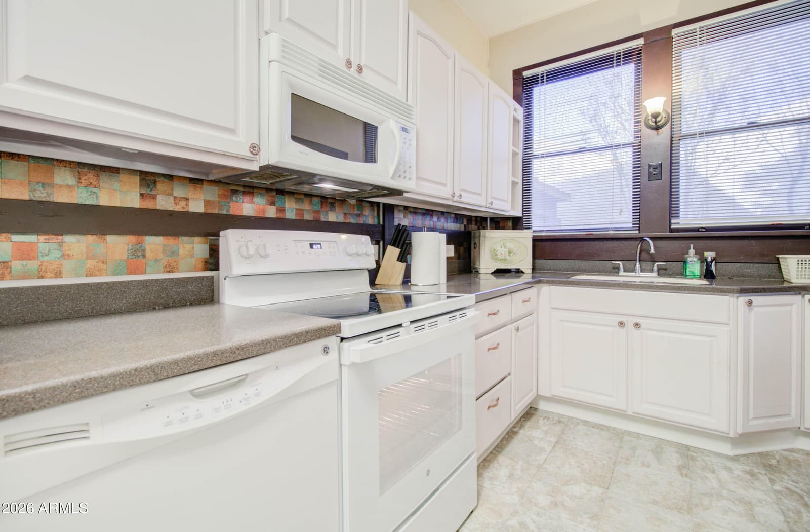 385 S BROAD Street, Globe, AZ 85501 — photo 15 of 39