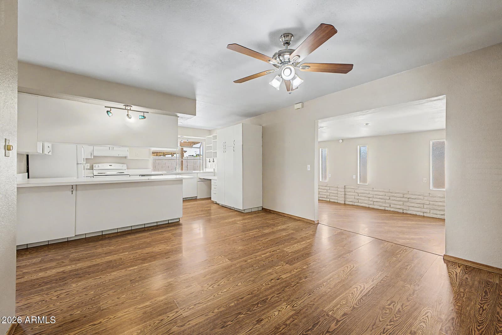 8934 N 55TH Drive, Glendale, AZ 85302 — photo 10 of 32