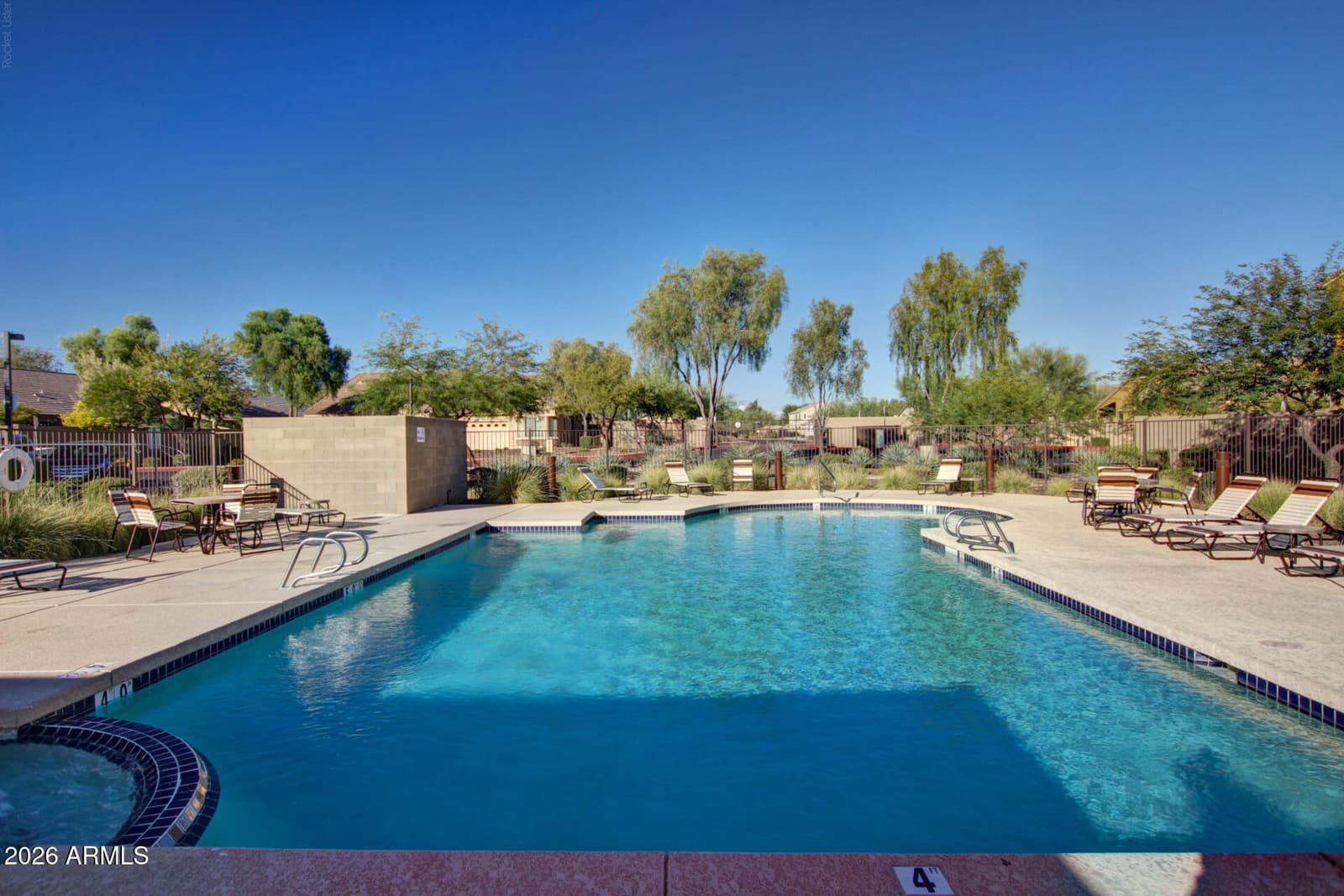 2725 E MINE CREEK Road 1072, Phoenix, AZ 85024 — photo 38 of 69