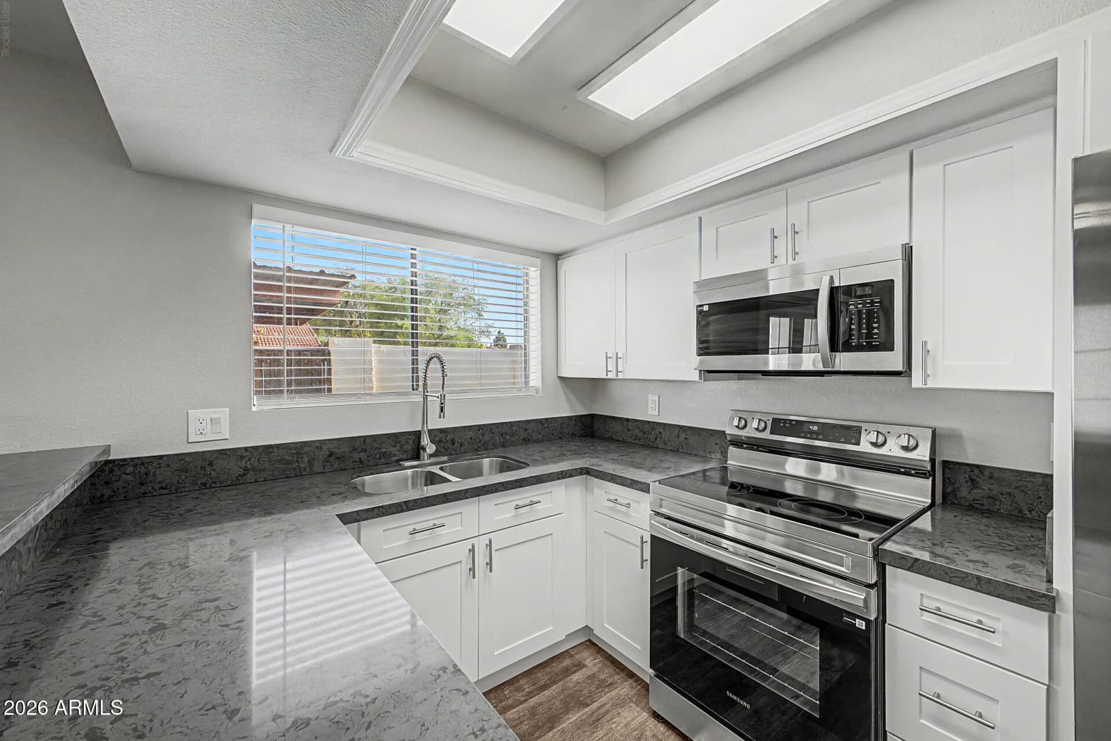 2824 E Waltann Lane 4, Phoenix, AZ 85032 — photo 7 of 32
