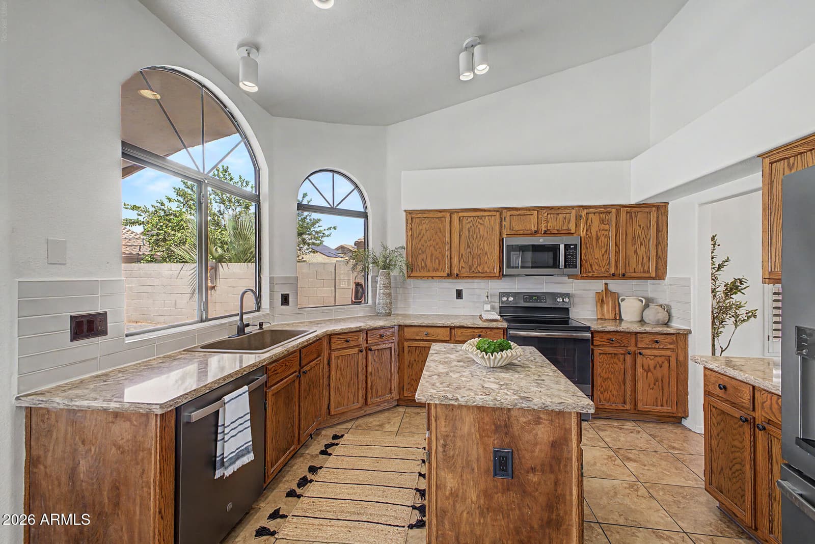 233 N Cottonwood Drive, Gilbert, AZ 85234 — photo 7 of 48