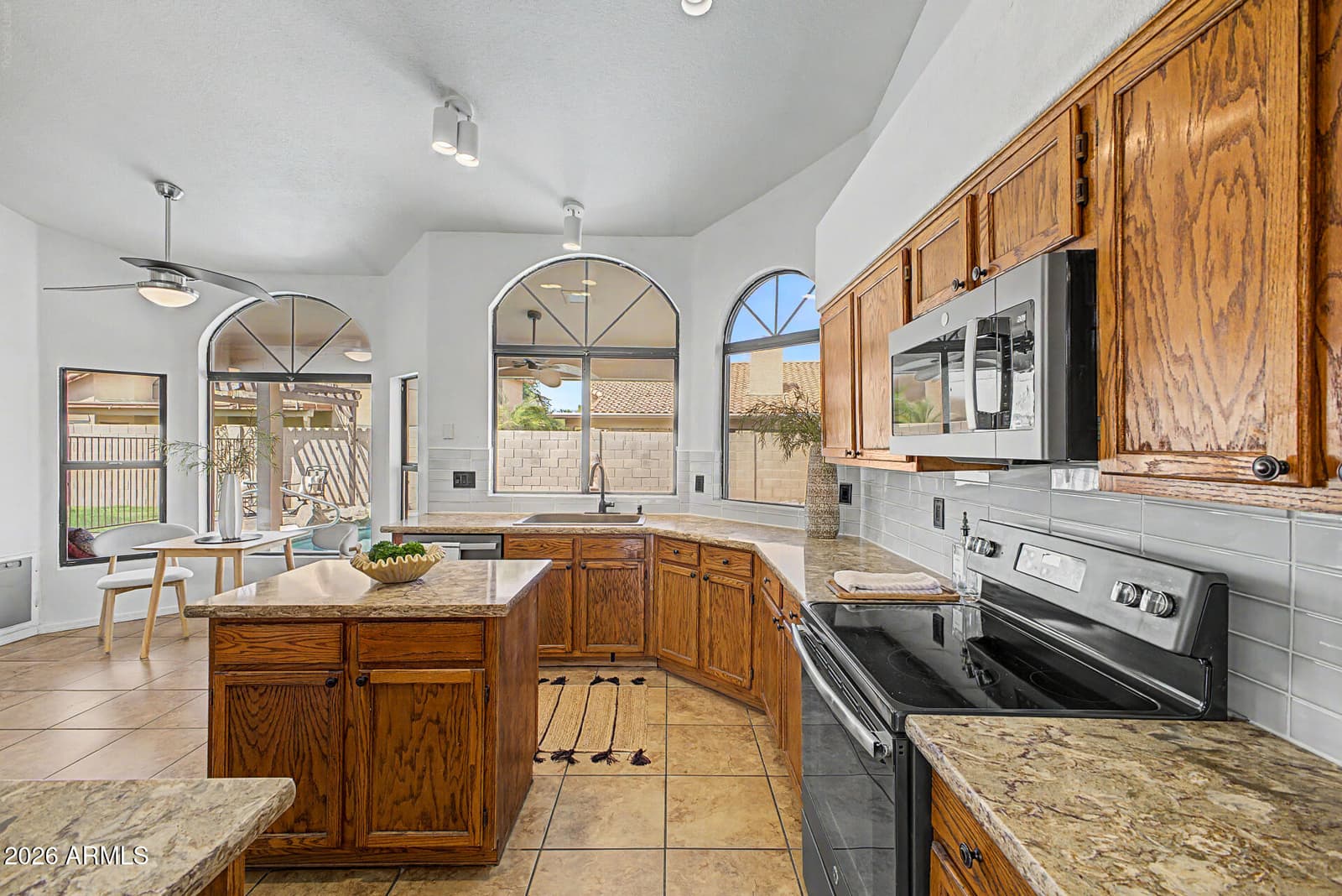 233 N Cottonwood Drive, Gilbert, AZ 85234 — photo 8 of 48