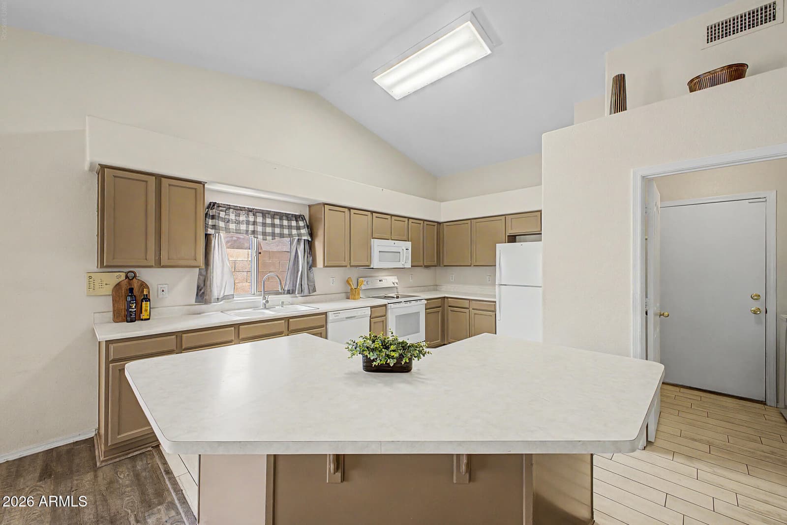 15654 N ULRICH Way, Surprise, AZ 85374 — photo 9 of 27