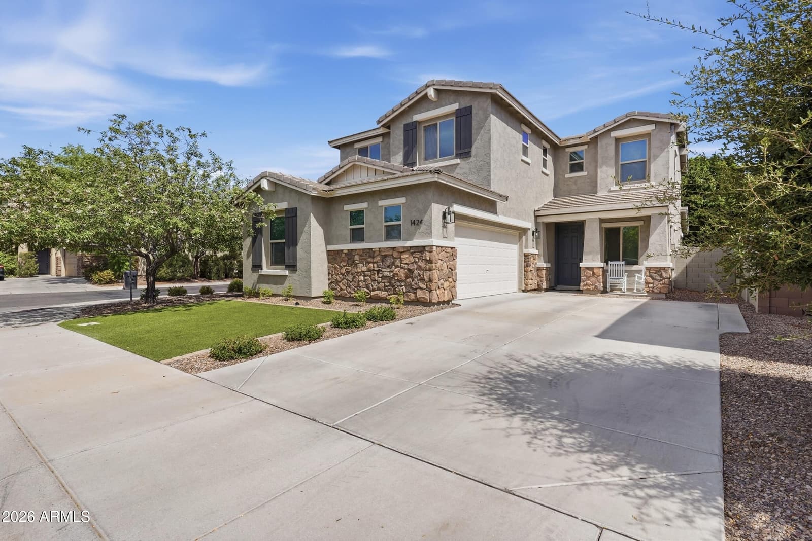 1424 E GOLDCREST Street, Gilbert, AZ 85297 — photo 2 of 36