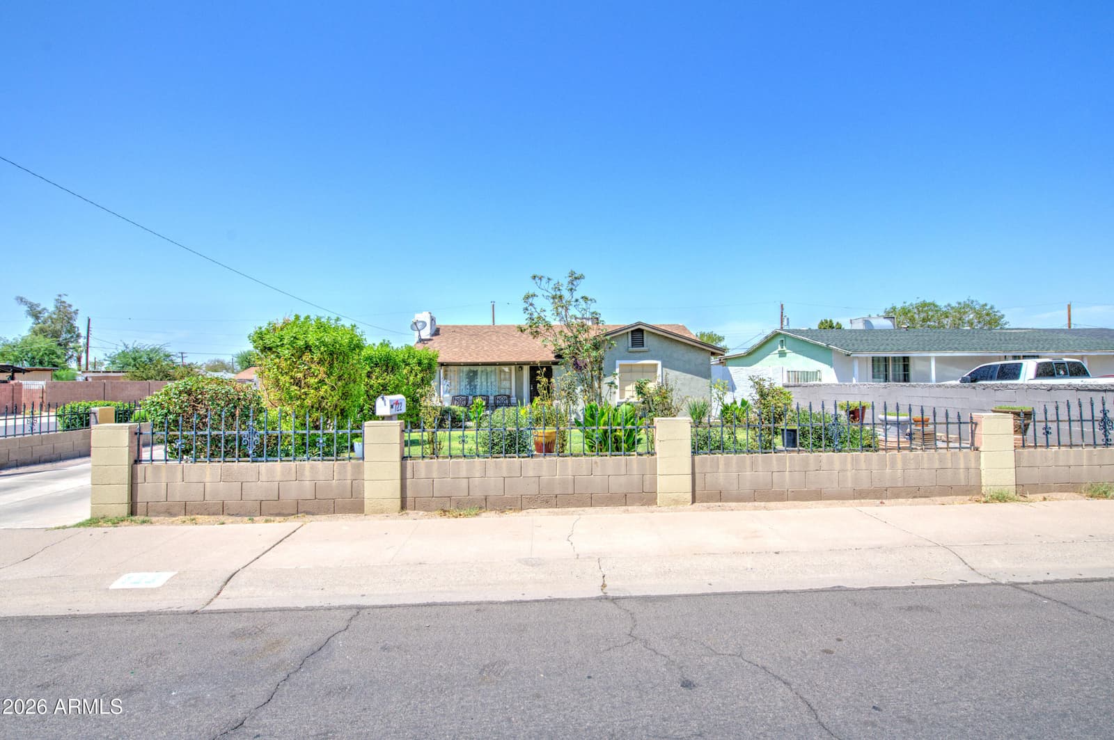 122 W GROVE Street, Phoenix, AZ 85041 — photo 2 of 39