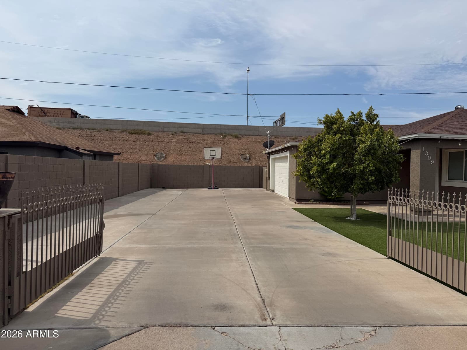 1309 W Apache Street, Phoenix, AZ 85007 — photo 4 of 52