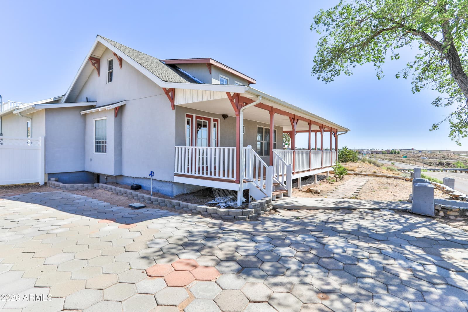 102 CRESTVIEW Road, Holbrook, AZ 86025 — photo 2 of 91
