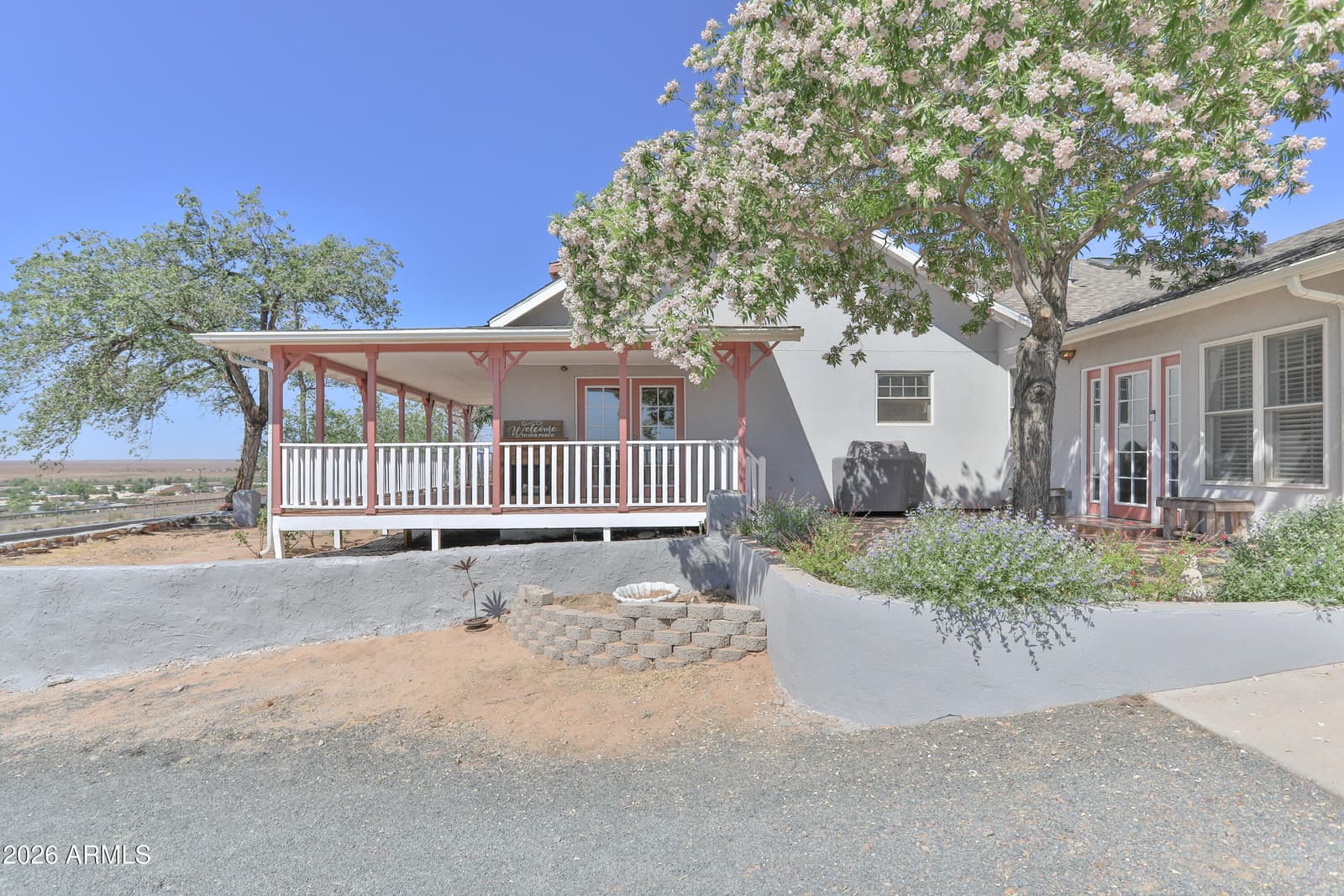 102 CRESTVIEW Road, Holbrook, AZ 86025 — photo 5 of 91