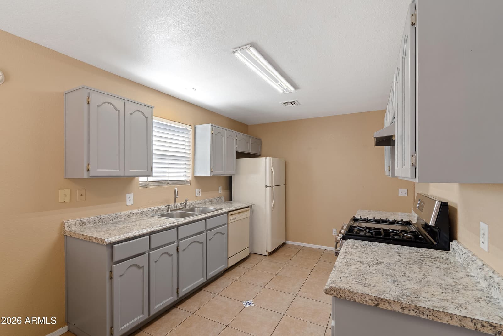 4670 CHAPARRAL Loop, Sierra Vista, AZ 85635 — photo 12 of 47