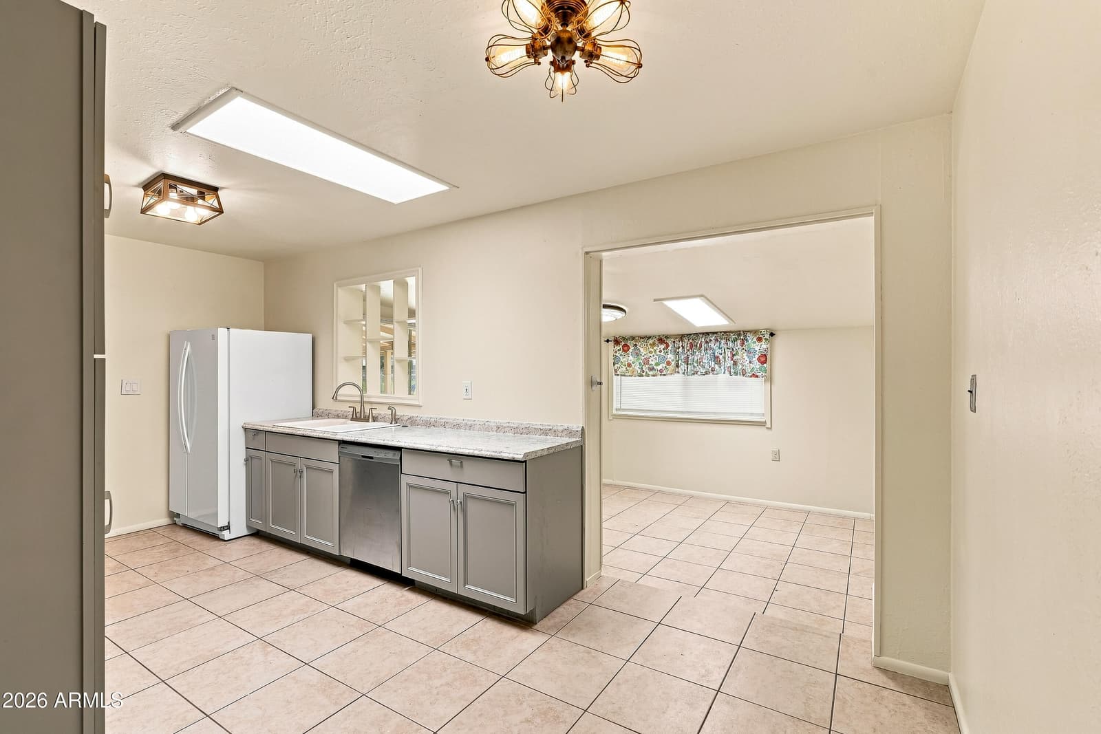 34 W KAYETAN Drive, Sierra Vista, AZ 85635 — photo 8 of 44
