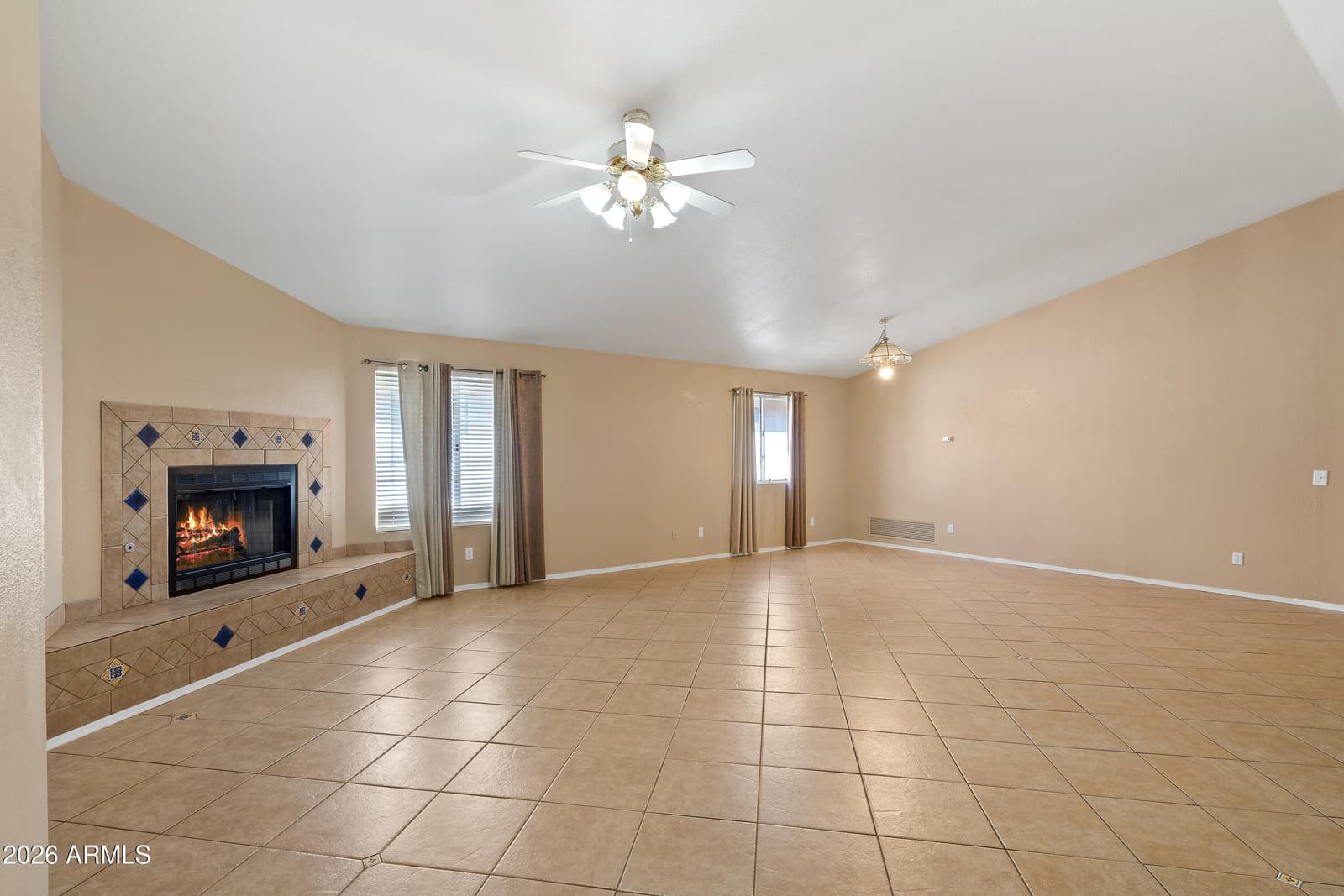 4670 CHAPARRAL Loop, Sierra Vista, AZ 85635 — photo 6 of 47