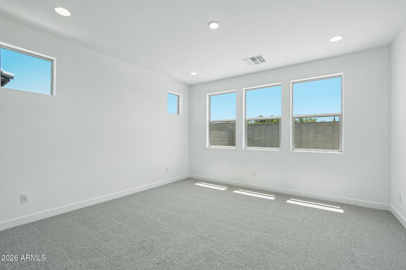 7945 W LOMA Lane, Peoria, AZ 85345 — photo 16 of 35