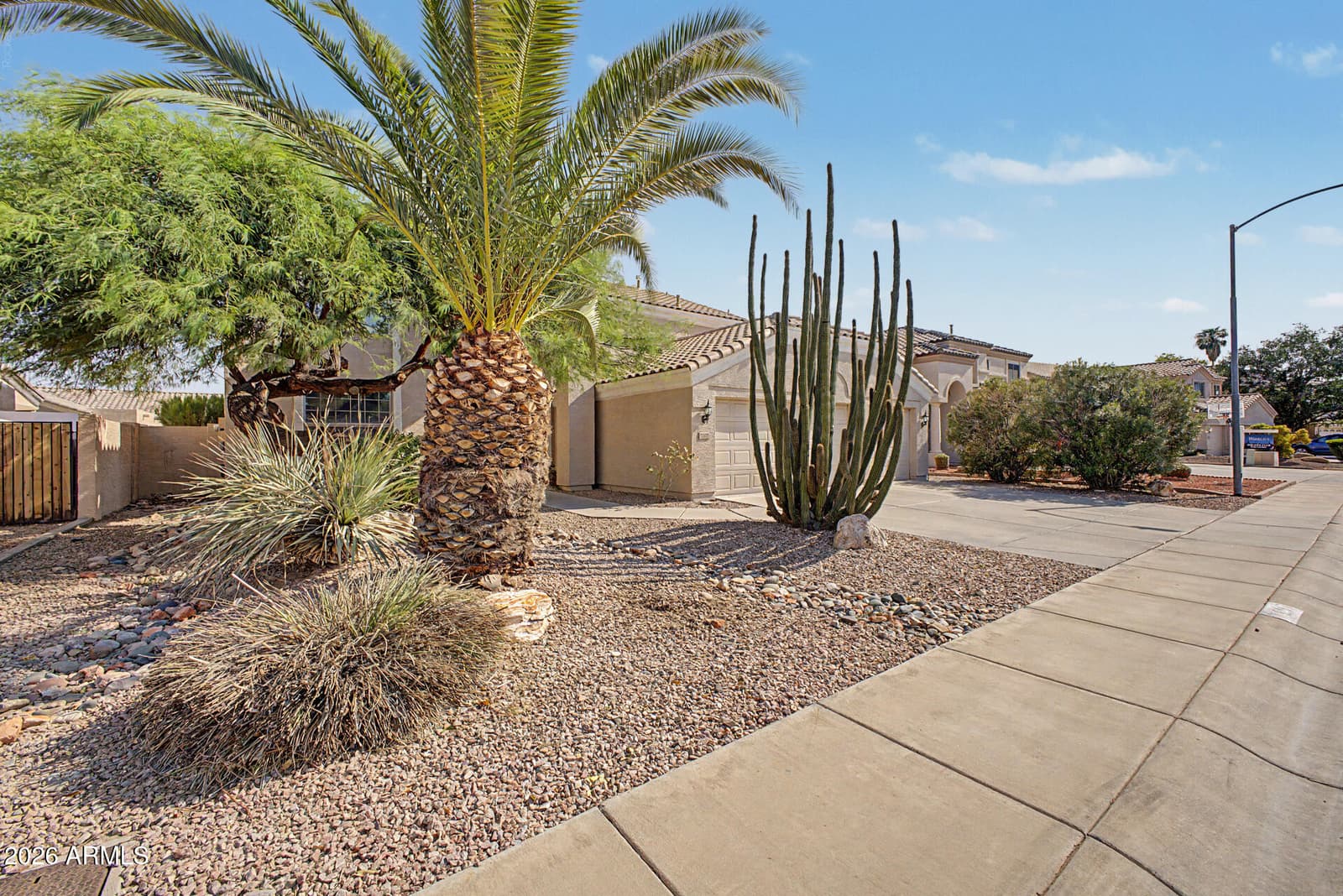 5267 W ANGELA Drive, Glendale, AZ 85308 — photo 5 of 60