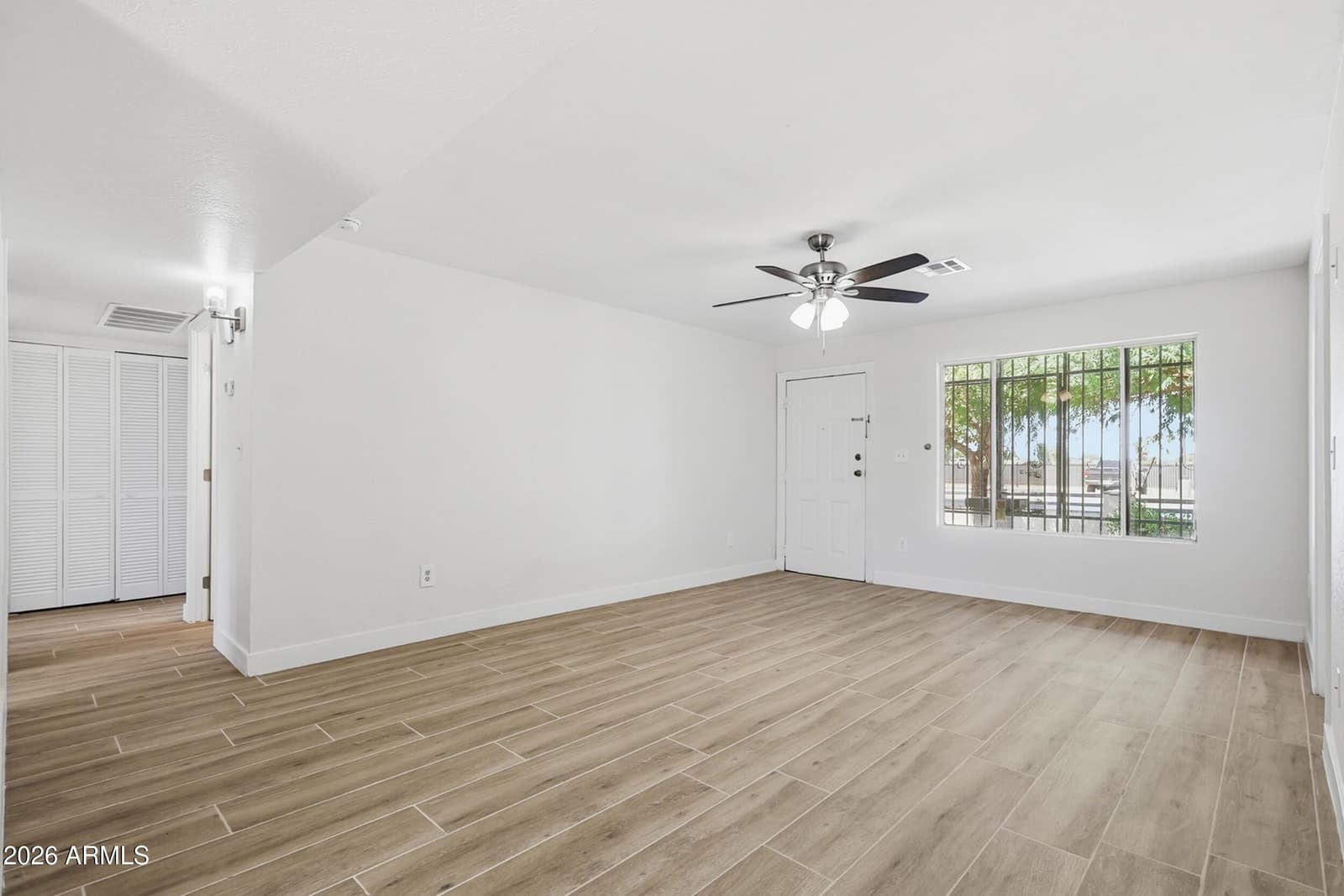 2031 N 55TH Avenue, Phoenix, AZ 85035 — photo 7 of 38