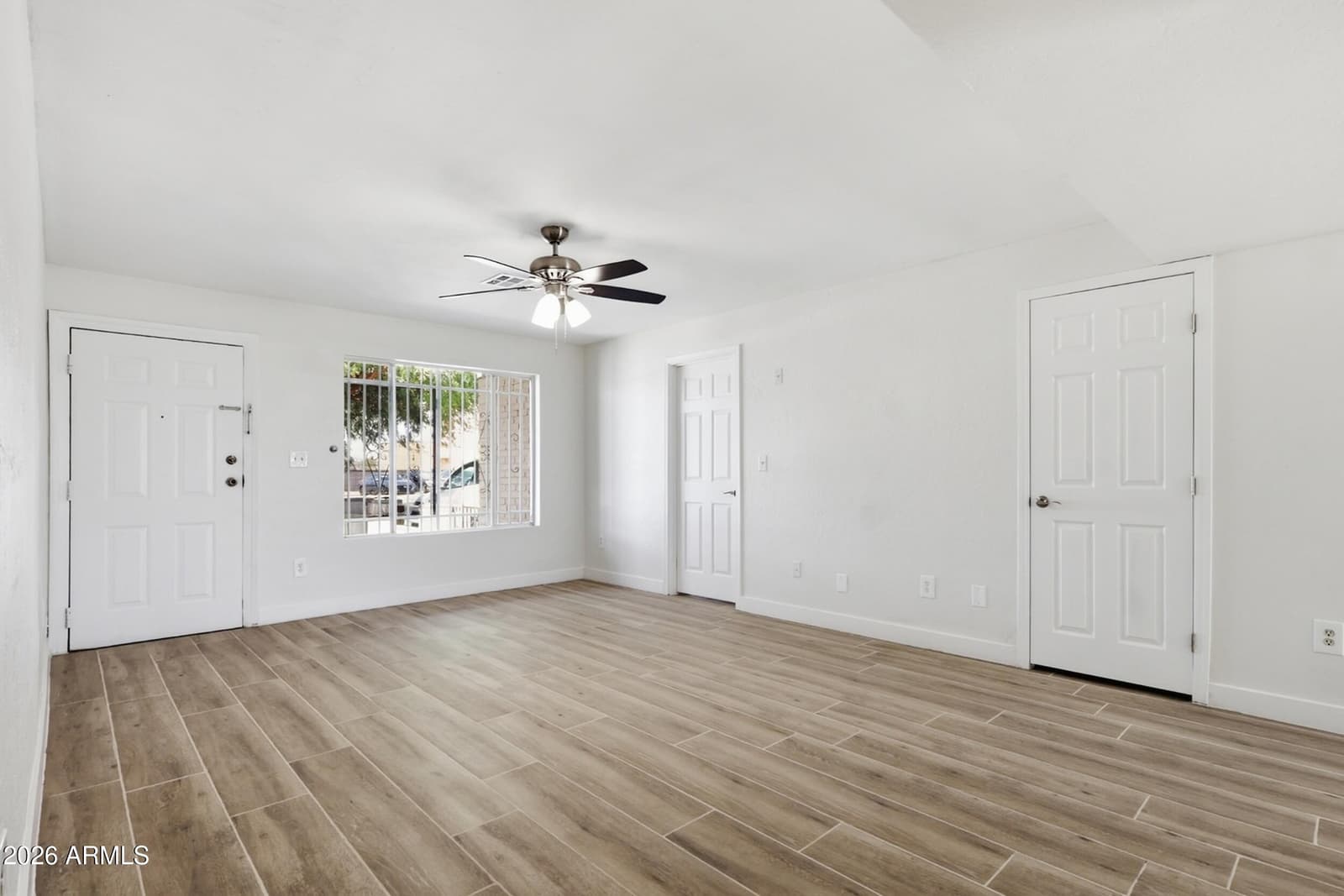 2031 N 55TH Avenue, Phoenix, AZ 85035 — photo 8 of 38