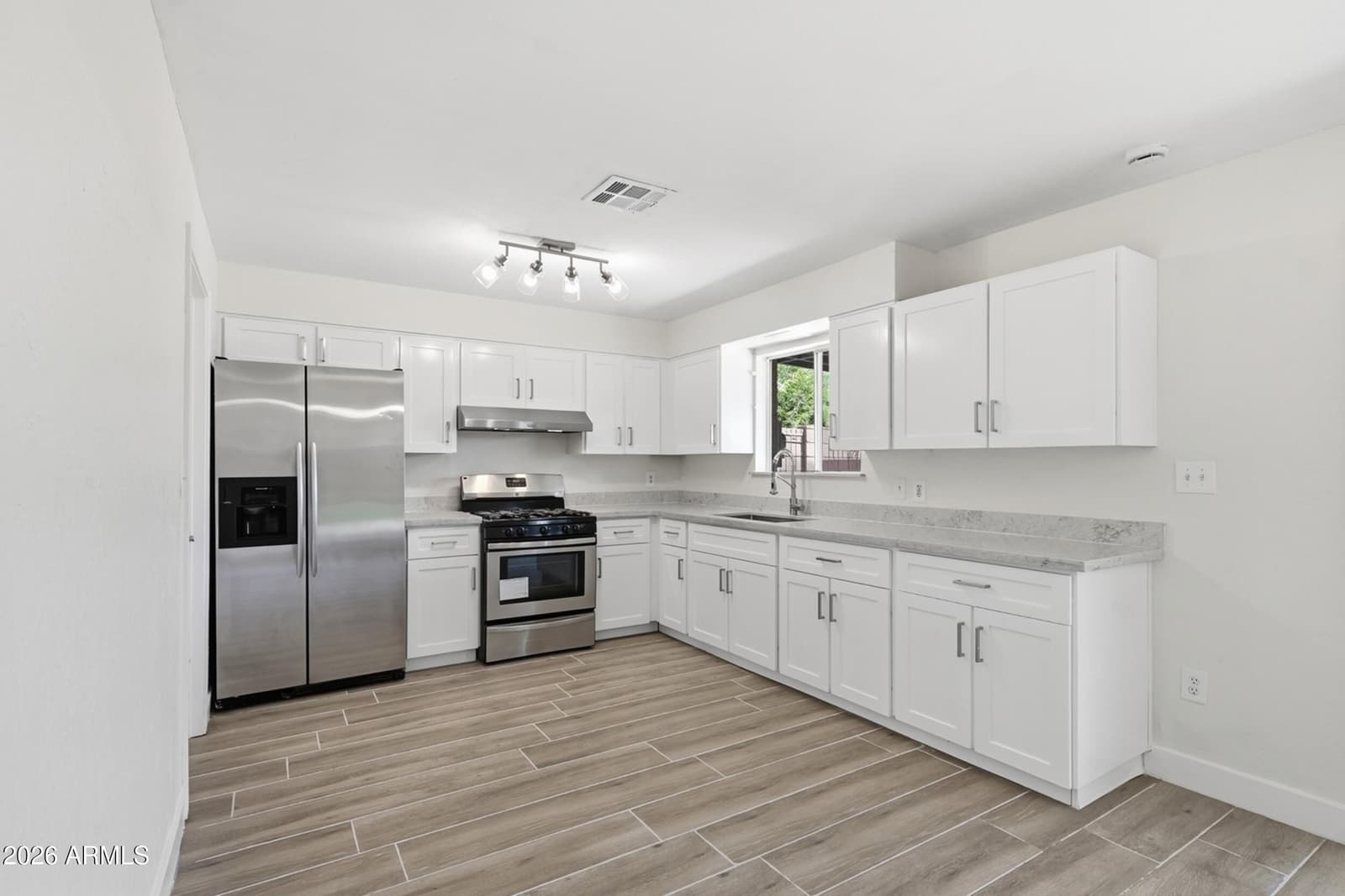 2031 N 55TH Avenue, Phoenix, AZ 85035 — photo 12 of 38
