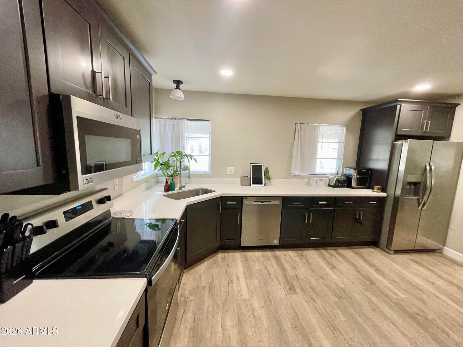 529 W UNIVERSITY Drive, Mesa, AZ 85201 — photo 4 of 24